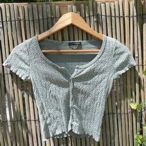 Brandy Melville Zelly Floral Cropped Eyelet‎ Button Top Sage Green Boho Coquette